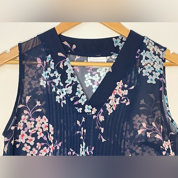 Liz Claiborne Sheer Sleeveless Tank Top VNeck Women’s Size Small Navy Floral - Picture 2 of 7